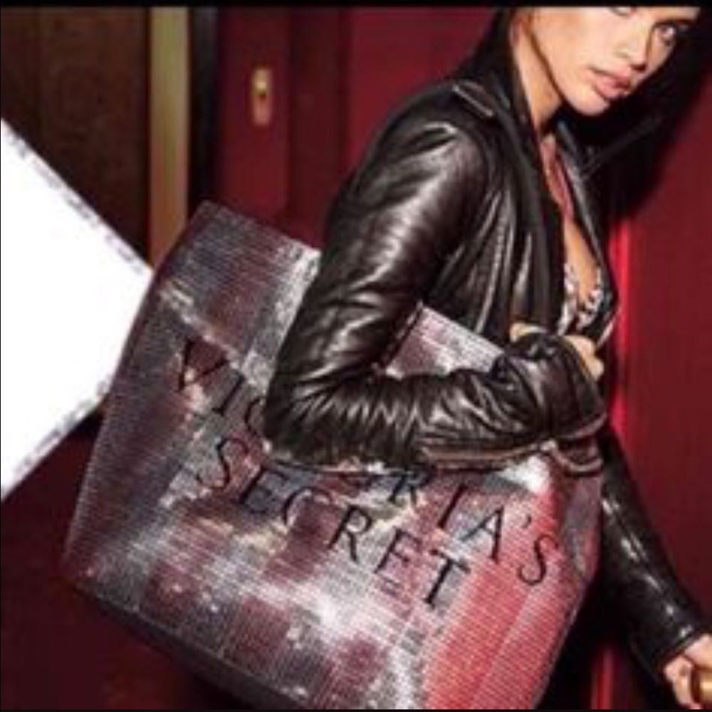🎄 SALE - Brand New Victoria Secret Bag - Picture 2 of 6