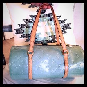 🤖100% Authentic Priced to sell Papillon🤖!!