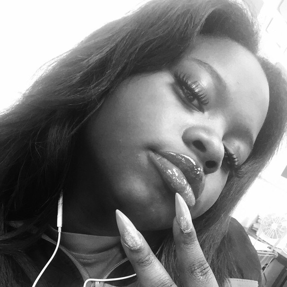 Meet your Posher 😍 - Picture 2 of 2