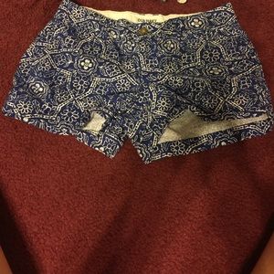 Blue flower pattern shorts