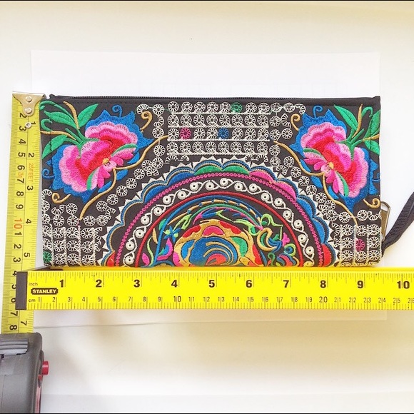 ๐Host Pick๐ NWT Stylish Boho clutch - Picture 2 of 3