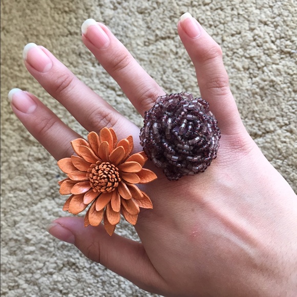 Two Funky Flower Rings - Picture 1 of 4