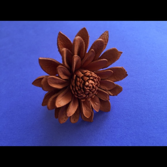 Two Funky Flower Rings - Picture 2 of 4