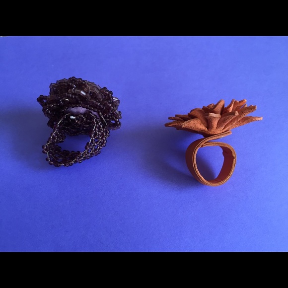 Two Funky Flower Rings - Picture 4 of 4