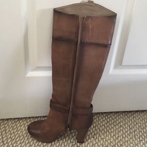 Calling all boot lovers! Cute tan/beige boot!