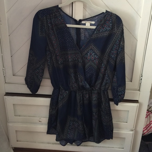 Super cute long sleeve paisley romper