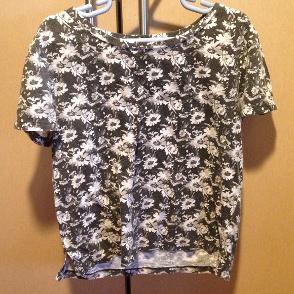Black and white flower crop top