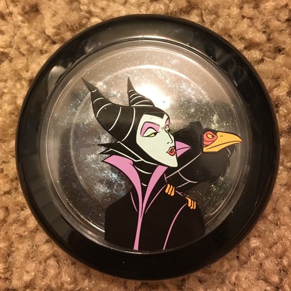MAC She Who Dares Mineralized eyeshadow