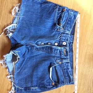 ‼️ON HOLD‼️High waisted Levi shorts. Medium wash