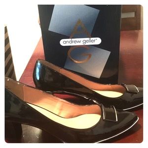 Andrew heller black patent leather pumps