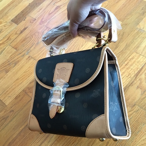 👜 NWT satchel handbag / crossbody