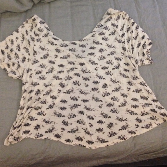 Loose floral backless t shirt