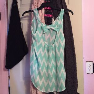 Bow back shirt it's super cute