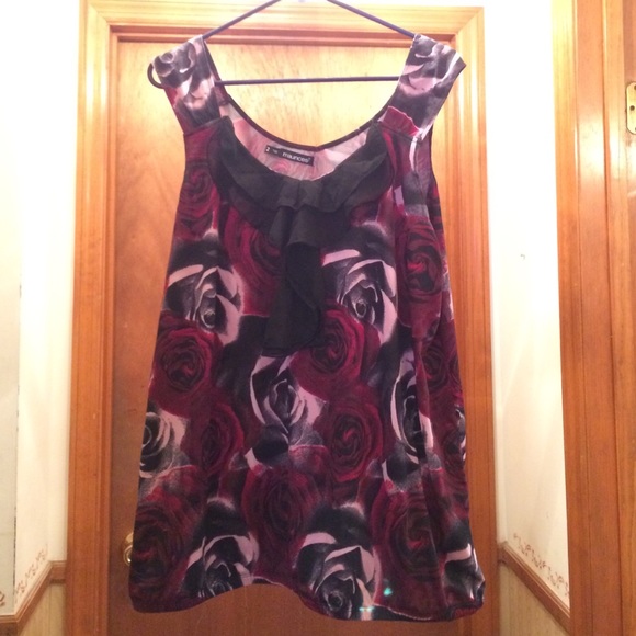 2x Maurices top in rose pattern