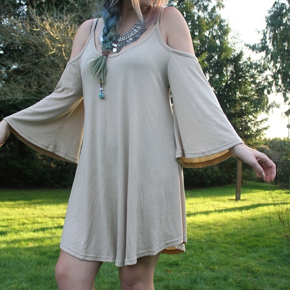 LAST One!๐ฟ Shoulder Bell Sleeve Boho Dressโจ - Picture 3 of 4
