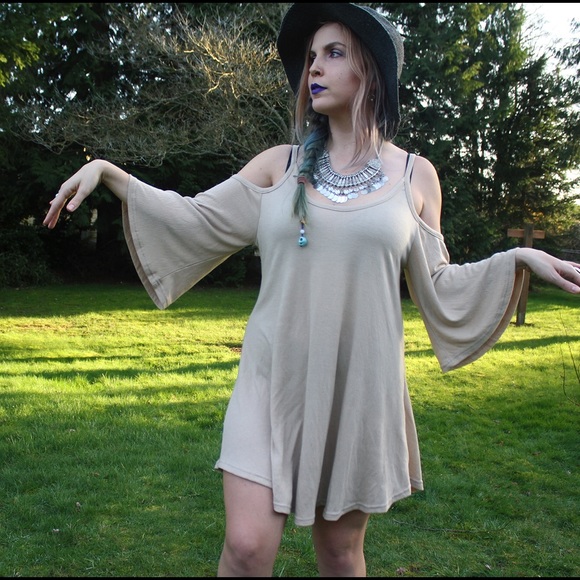 LAST One!๐ฟ Shoulder Bell Sleeve Boho Dressโจ - Picture 4 of 4