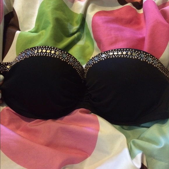 Black and gold Victoria's Secret bikini😍