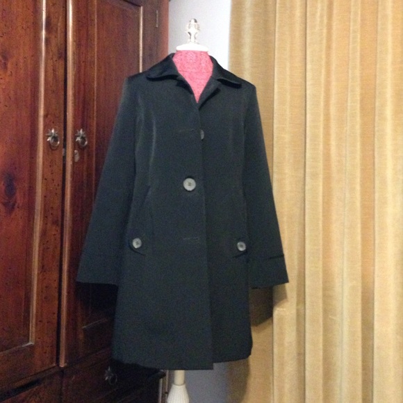 Classic A Line all weather coat.  Spring!  Size M