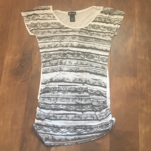 Short sleeve Charlotte Russe tee