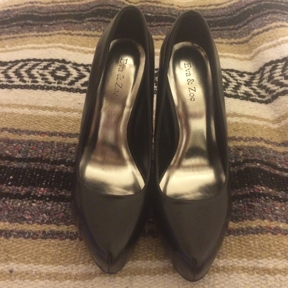 Simple black heels - Picture 1 of 4