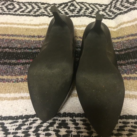 Simple black heels - Picture 3 of 4