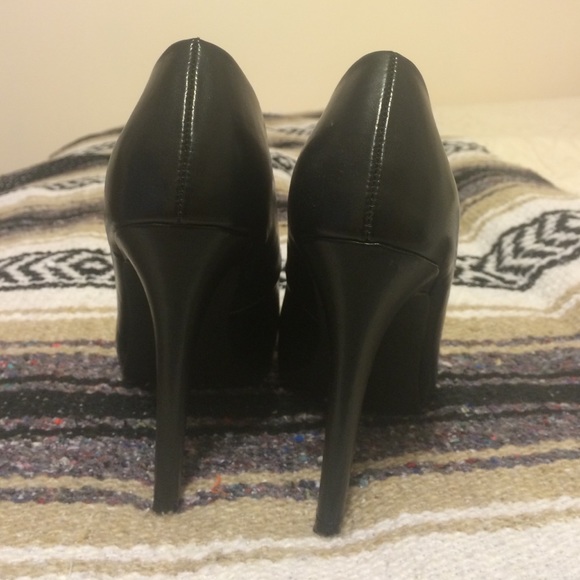 Simple black heels - Picture 4 of 4
