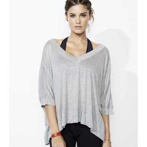 VIMMIA Boxy V Neck Tee