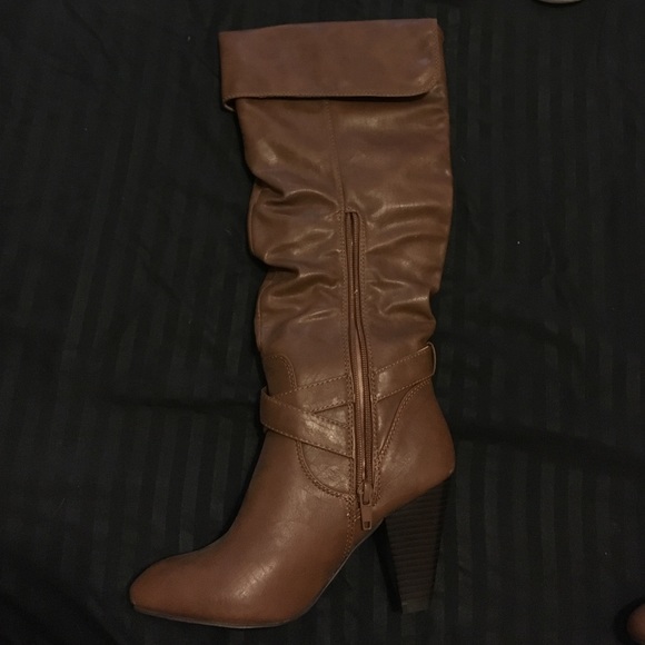Tan boots - Picture 2 of 4