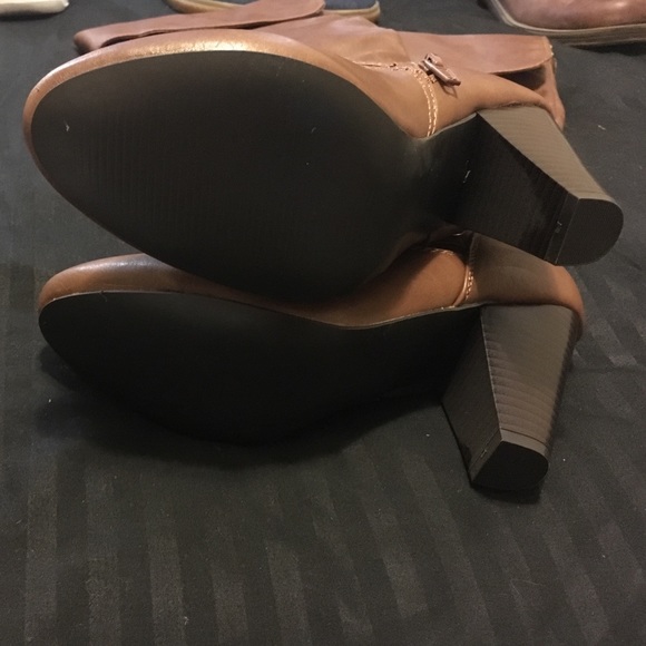 Tan boots - Picture 3 of 4