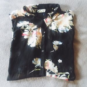 FLORAL BUTTON UP SLEEVELESS BLOUSE