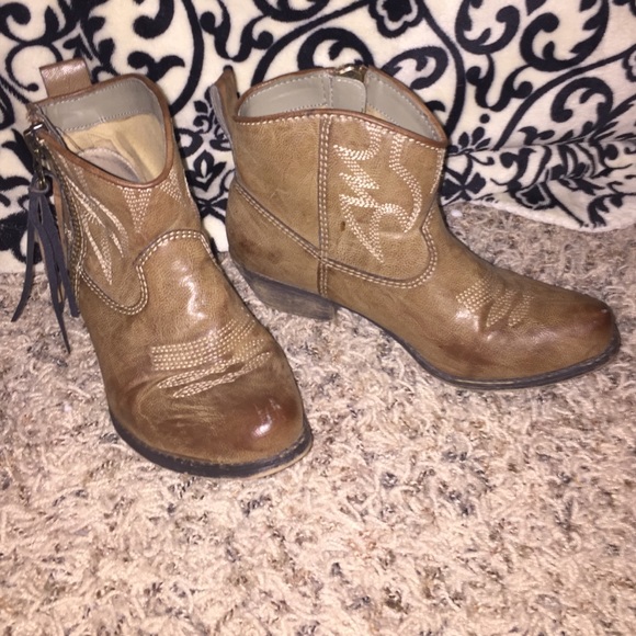 Big Buddha Shoes - Big Buddha cowgirl boots!