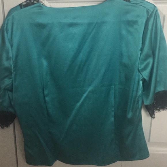 3/4 sleeve silk satiny top - Picture 2 of 4