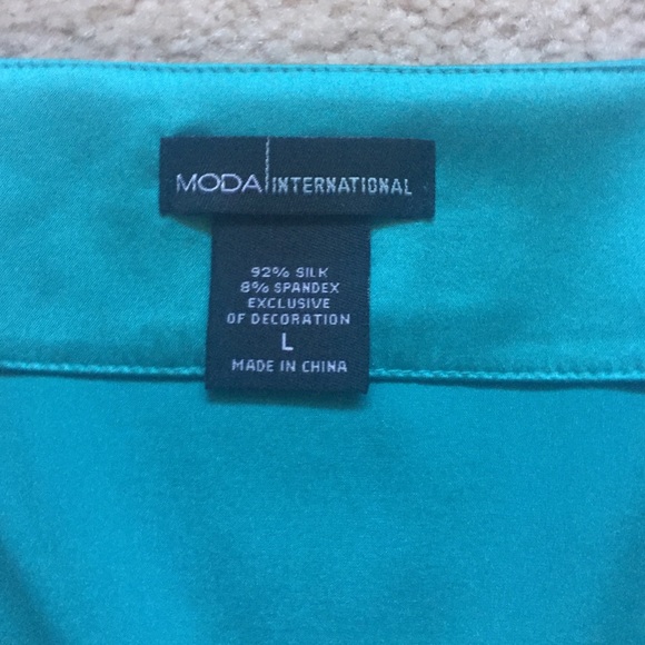 3/4 sleeve silk satiny top - Picture 3 of 4