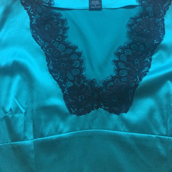 3/4 sleeve silk satiny top - Picture 4 of 4