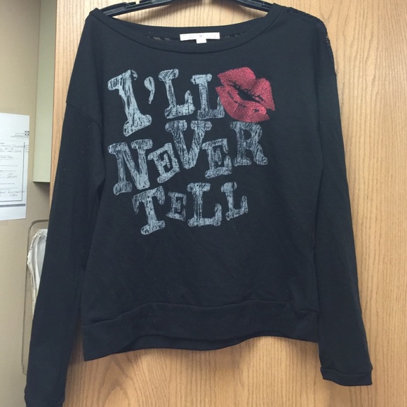 SALE💋Adorable top w Lace back💋