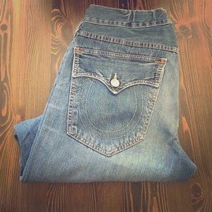 Men's True Religion boot cut jeans. Size 34.