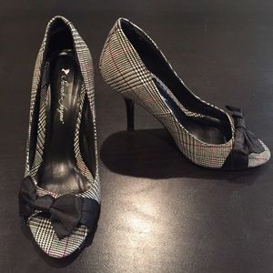Plaid heels with bow 7.5