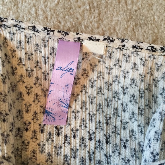 Francesca's Top - Picture 2 of 4