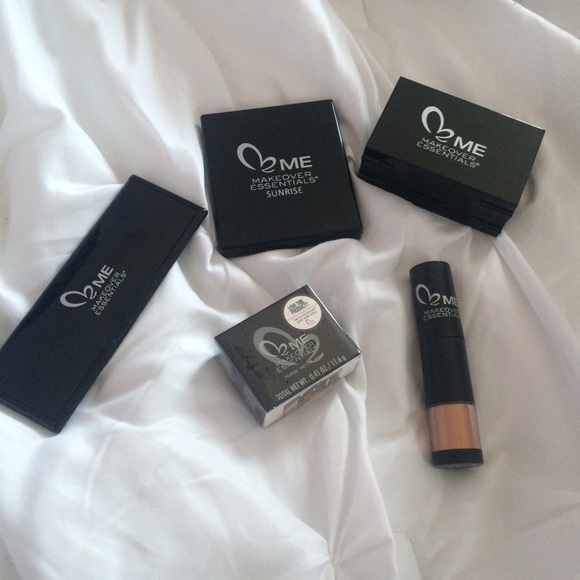 Makeover Essentials Makeup Set