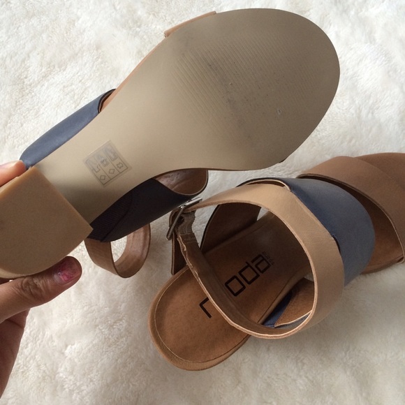 colorblock sandals - Picture 3 of 4