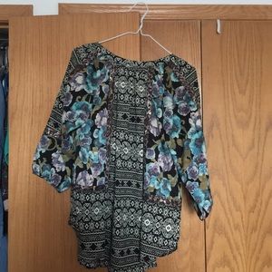 Buckle- gimmick blouse