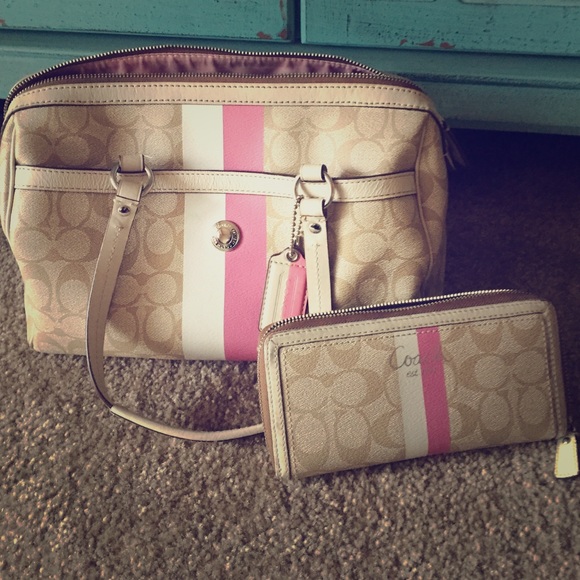 🚫SOLD🚫Matching Coach Purse and Wallet - Picture 1 of 4