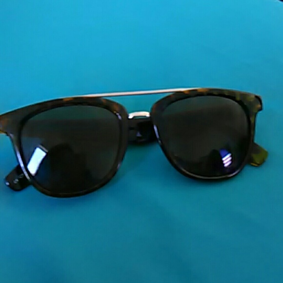 Tortoise Shell PacSun sunglasses