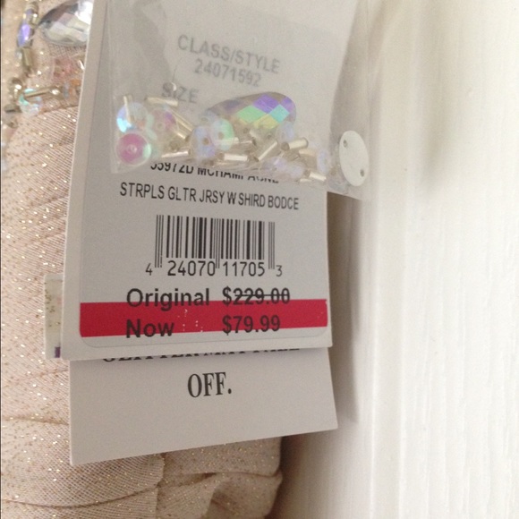 Never worn before Gold floor length prom gown - Picture 3 of 4