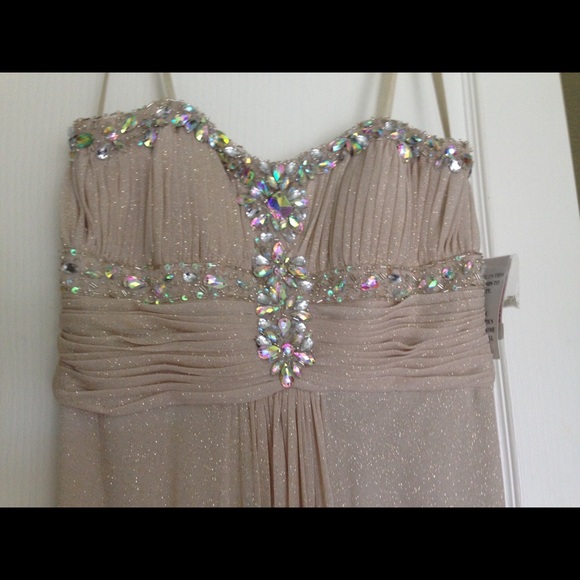 Never worn before Gold floor length prom gown - Picture 4 of 4