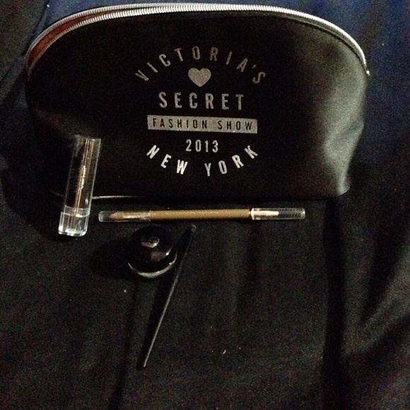 Makeup bundle *being traded*