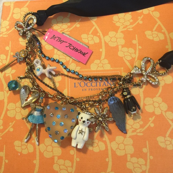 Betsey Johnson lucite heart statement necklace