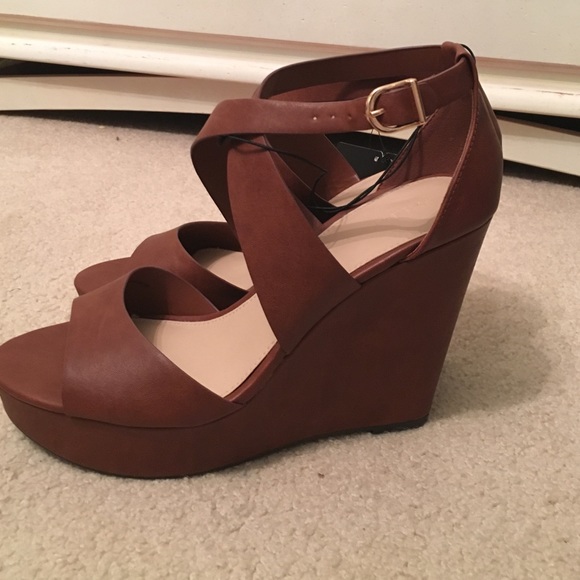 brown wedges - Picture 2 of 2