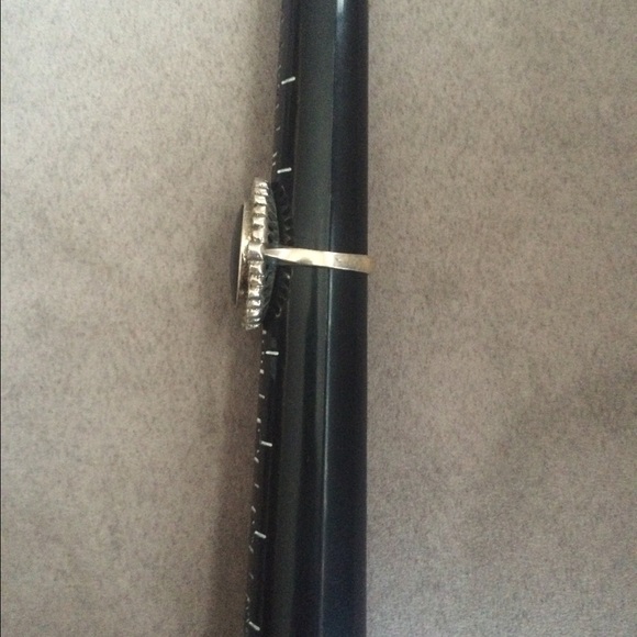 Sterling silver ring size 8 - Picture 3 of 3