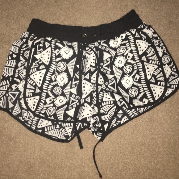 Cute tribal shorts - Picture 1 of 3
